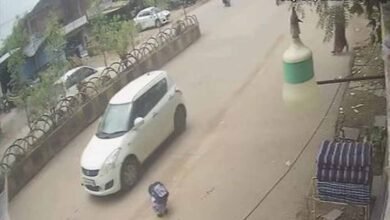 Chhattisgarh: चलती स्कूल वैन का गेट खुलने से सड़क पर गिरा मासूम, सुरक्षा व्यवस्था पर उठे सवाल 2 Chhattisgarh News 06 3 7