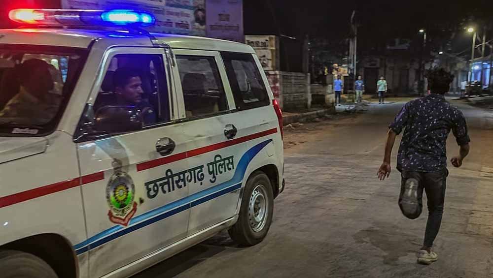 धमतरी में पेट्रोलिंग वाहन देखकर भागा युवक, हार्ट अटैक से मौत के बाद जांच शुरू 1 Chhattisgarh News 08 3 2