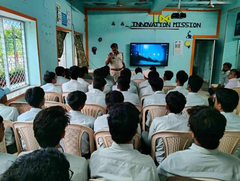 Minor Driving Crackdown: CG पुलिस का अलर्ट, नाबालिगों के वाहन चलाने पर अभिभावकों पर कसेगा शिकंजा 1 Chhattisgarh News 09 3 14