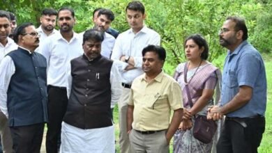 गायत्री-इंदिरा स्व-सहायता समूह को मंत्री कश्यप ने सौंपी 65 हजार रुपये की प्रोत्साहन राशि 2 Kedar 03 1