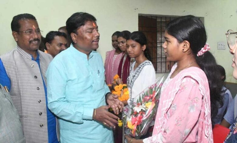 नीट सफल विद्यार्थियों के उज्ज्वल भविष्य की कामना, उच्च शिक्षा में हरसंभव मदद का भरोसा 2 Nert 03