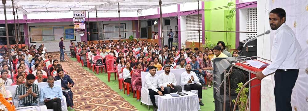 महंगी कोचिंग की चिंता खत्म: जिला प्रशासन की इस मुहिम से संवरेंगे सैकड़ों होनहारों के सपने, बेसिक फाउंडेशन मजबूत करने पर जोर 1 Putak 02