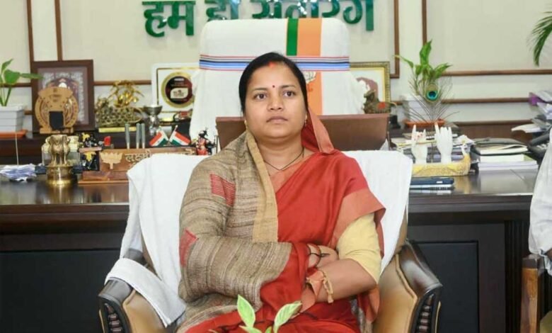 मन की बात' से विकसित भारत का संकल्प हुआ और मजबूत: प्रधानमंत्री के प्रेरक संदेशों का मंत्री लक्ष्मी राजवाड़े ने किया श्रवण 10 Raj 01