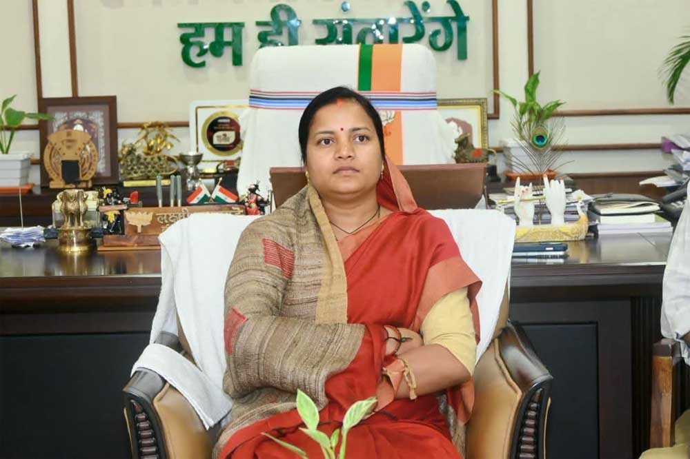 मन की बात' से विकसित भारत का संकल्प हुआ और मजबूत: प्रधानमंत्री के प्रेरक संदेशों का मंत्री लक्ष्मी राजवाड़े ने किया श्रवण 1 Raj 01