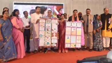 पाठ्यपुस्तक, गणवेश, अध्ययन सामग्री और साइकिल वितरण के साथ शिक्षकों एवं नवसाक्षरता अभियान के वॉलेंटियरों का हुआ सम्मान 4 Rajesh 02 4