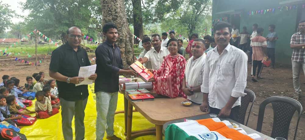 बदलते बस्तर की नई तस्वीर, 21 वर्षों बाद फिर खुले 11 बंद स्कूल 1 School 03