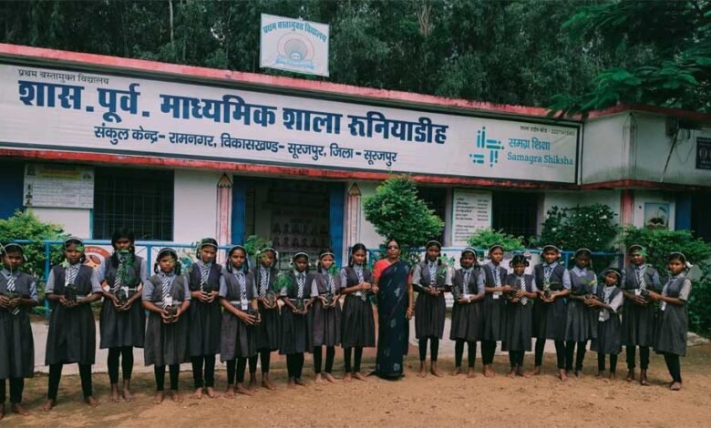 एक पेड़ माँ के नाम अभियान के तहत विद्यार्थियों ने दिया पर्यावरण संरक्षण का संदेश 7 Tree 01 8