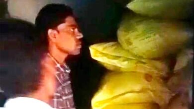 बेमेतरा में अवैध उर्वरक भंडारण पर बड़ी कार्रवाई, 275 बोरी यूरिया जब्त; किसानों के अधिकारों की रक्षा के लिए राज्य सरकार सजग 2 Urwarak 01