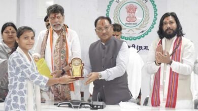 राज्य एवं जिला स्तर पर उत्कृष्ट प्रदर्शन करने वाले विद्यार्थियों से किया आत्मीय संवाद, उज्ज्वल भविष्य के लिए दी शुभकामनाएं 3 aI 03