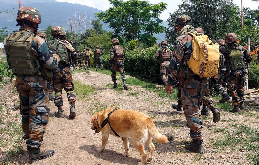 Shopian Encounter: 5 दिन से घिरा लश्कर आतंकी जाकिर गनई मारा गया, पुलिस ने कहा- 'You can run, but you can't hide' 1 army indin 32 5