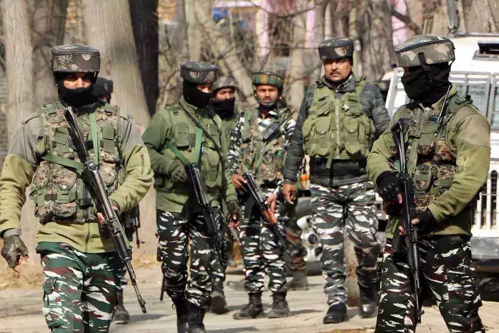 कश्मीर फिर दहला! अनंतनाग में फायरिंग के बाद हाई अलर्ट, हेड कॉन्स्टेबल ने गंवाई जान 1 army kasmir indian 2A 38 2