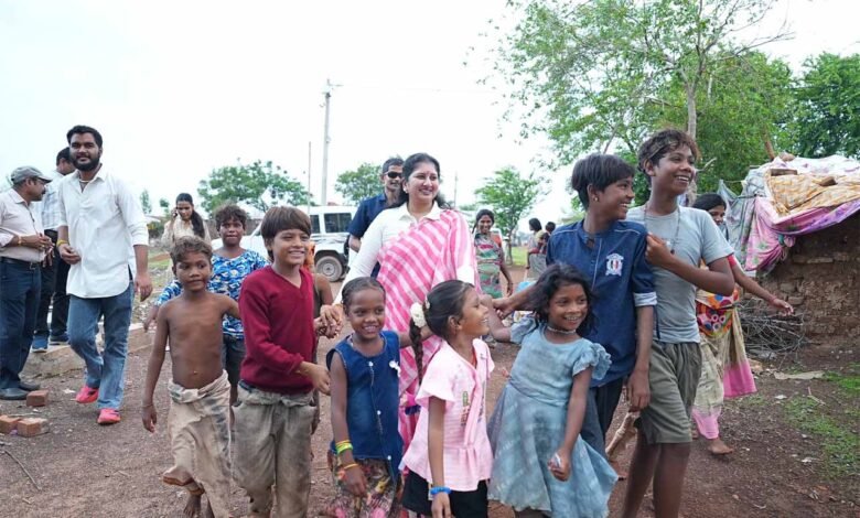 डॉ. वर्णिका शर्मा के प्रयास से बदली तकदीर, दो भाई फिर बने स्कूल के छात्र 4 dr varnika sharma