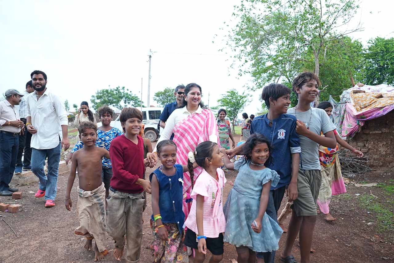 डॉ. वर्णिका शर्मा के प्रयास से बदली तकदीर, दो भाई फिर बने स्कूल के छात्र 1 dr varnika sharma
