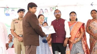 विद्यार्थियों और नागरिकों से अधिकाधिक वृक्ष लगाने का किया आह्वान 2 eK pED mAA kE NAMM