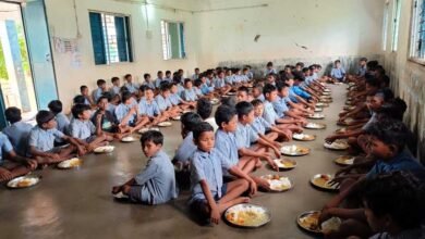 कहीं खीर-पूड़ी, कहीं पनीर की सब्जी, तो कहीं हरी सब्जियों के साथ परोसा गया विशेष भोजन 3 meeel 01 1