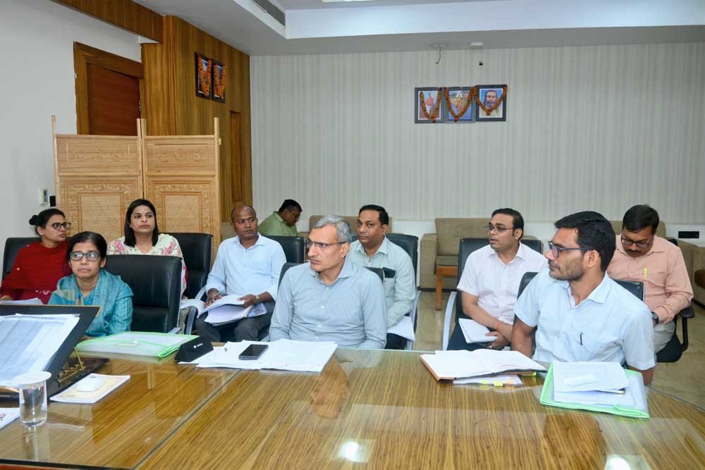 अंतिम व्यक्ति तक योजनाओं की पहुंच सुनिश्चित करने, रिक्त पदों की भर्ती और बुनियादी सुविधाओं के सुदृढ़ीकरण के दिए निर्देश 1 rAJWADE 03