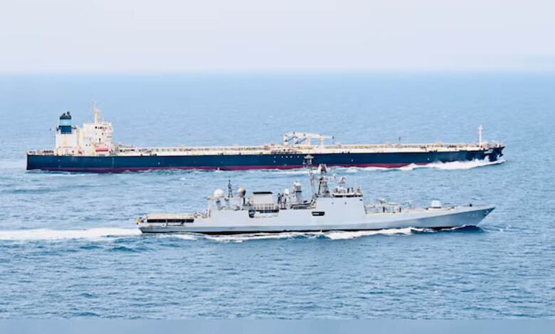 Red Sea में भारत की बड़ी कार्रवाई, हूती हमले के बाद नौसेना एक्टिव; INS आदित्य-त्रिशूल ने संभाली कमान 6 10A 162
