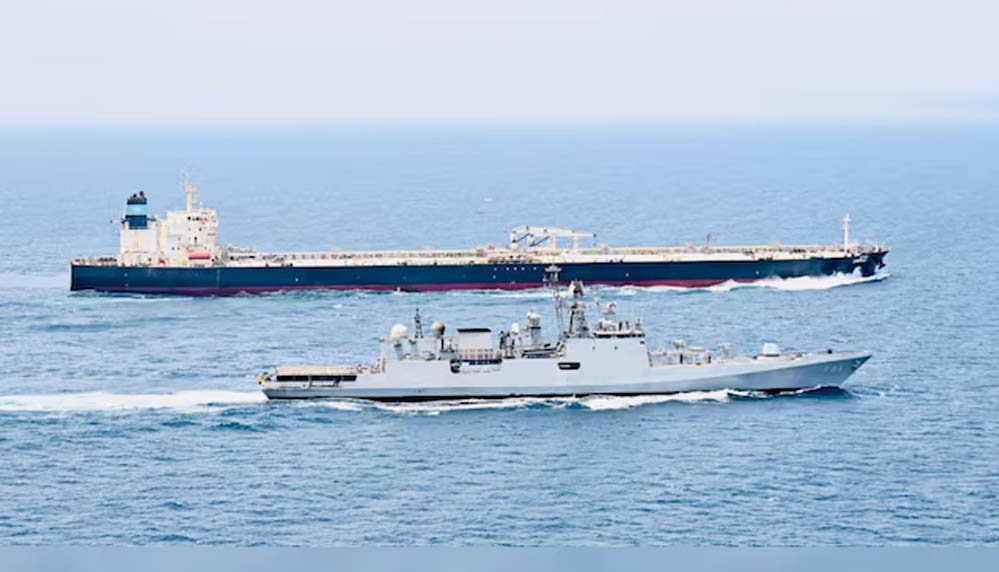 Red Sea में भारत की बड़ी कार्रवाई, हूती हमले के बाद नौसेना एक्टिव; INS आदित्य-त्रिशूल ने संभाली कमान 1 10A 162