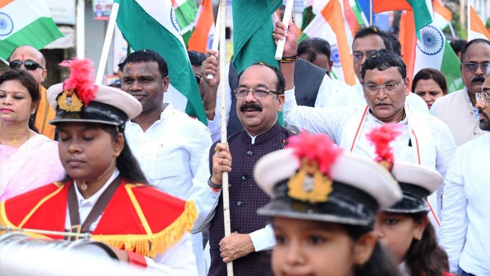 तिरंगे के सम्मान में उमड़ा जनसैलाब, अप्रतिम उत्साह के साथ निकली भव्य तिरंगा यात्रा; अरुण साव हुए शामिल 1 11A 172