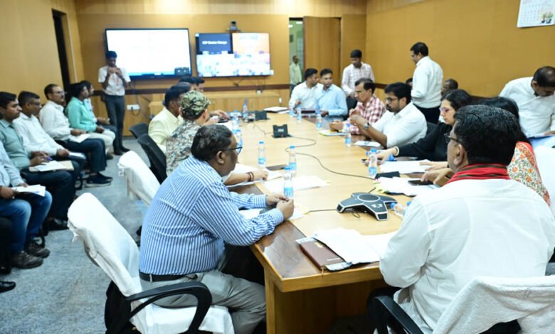 CG में नक्सल प्रभावित परिवारों के लिए योजनाओं की समीक्षा, डिप्टी CM विजय शर्मा ने दिए अहम निर्देश 6 11A 184 1