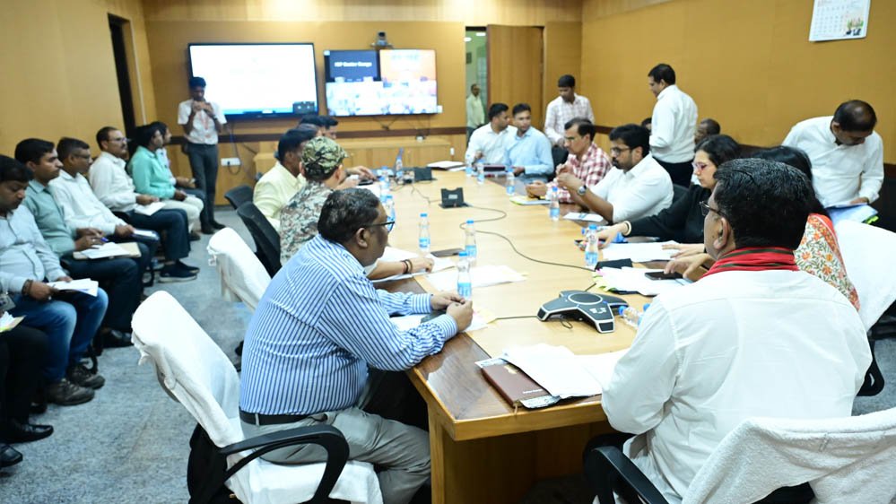 CG में नक्सल प्रभावित परिवारों के लिए योजनाओं की समीक्षा, डिप्टी CM विजय शर्मा ने दिए अहम निर्देश 1 11A 184 1