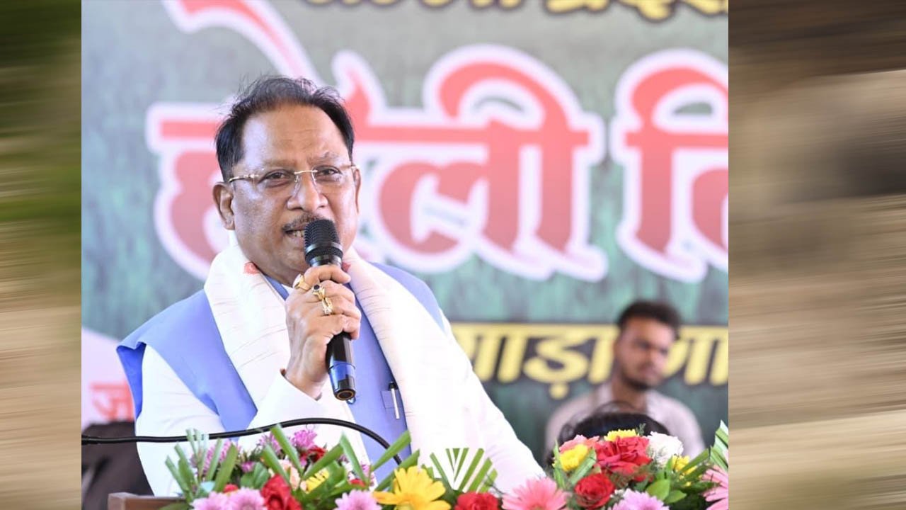 हरेली के पावन अवसर पर राजस्व मंत्री टंकराम वर्मा के नवीन शासकीय आवास के गृह प्रवेश कार्यक्रम में शामिल हुए मुख्यमंत्री विष्णुदेव साय 1 12A 241
