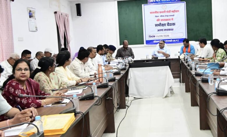 प्रभारी मंत्री राजेश अग्रवाल ने की विभागीय समीक्षा, विकास कार्यों और योजनाओं की प्रगति का लिया जायजा 5 12A 7