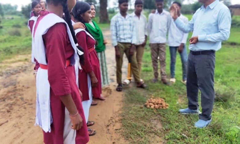 सीड बॉल से हरियाली की ओर बढ़े पिपरिया के विद्यार्थी 9 132 3