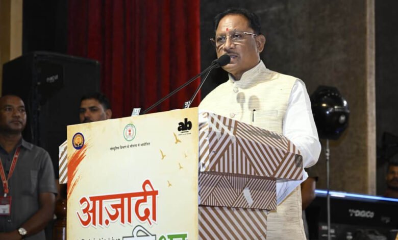 मुख्यमंत्री साय संस्कृति विभाग द्वारा आयोजित ‘आजादी की धुन’ समारोह में हुए शामिल 7 13A 3