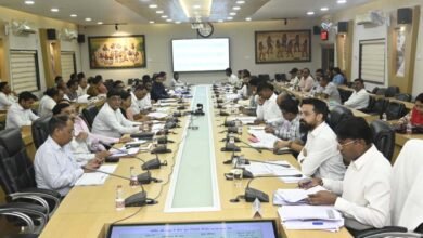 प्रभारी सचिव ने विभागवार योजनाओं और कार्यक्रमों की प्रगति की समीक्षा की 3 140 7