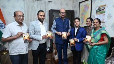 राज्यपाल डेका ने 12 वर्षीय छात्र मास्टर दिव्यांश की पुस्तक ‘थॉट्स अबाउट गॉड‘ का किया विमोचन 2 14A 139