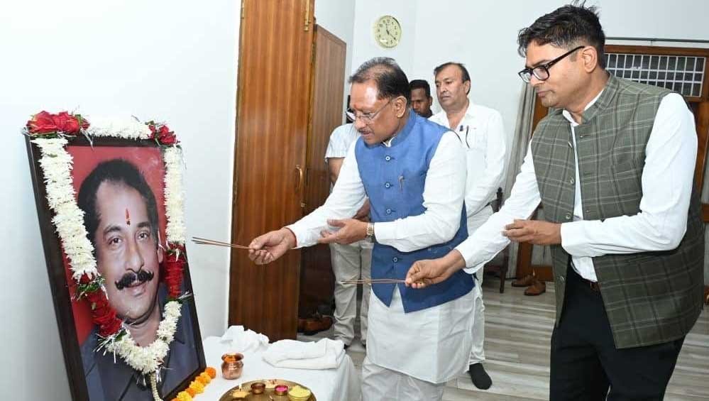 स्व. दिलीप सिंह जूदेव की पुण्यतिथि पर वित्त मंत्री ओपी चौधरी ने किया श्रद्धापूर्वक नमन 1 14A 153