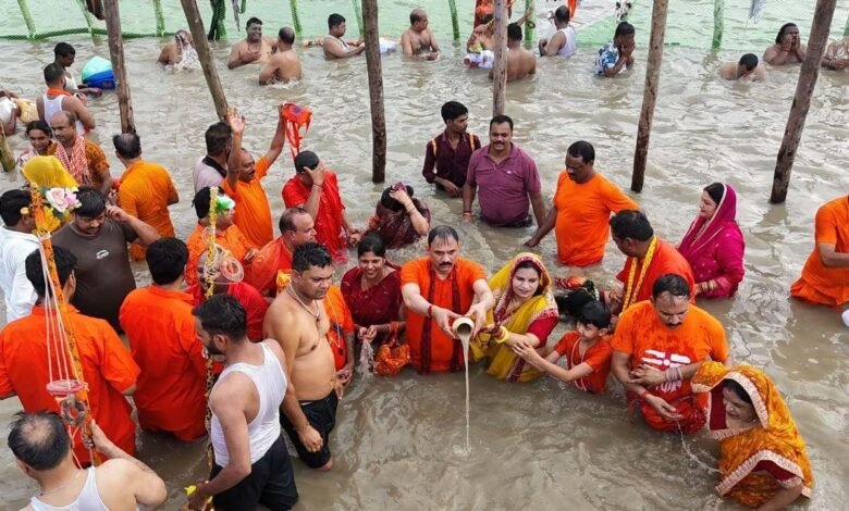 सावन की भक्ति में लीन हुए स्वास्थ्य मंत्री श्याम बिहारी जायसवाल, बाबा बैद्यनाथ और बासुकिनाथ के दरबार में टेका माथा 10 165 1