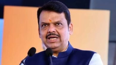 CM पद छोड़ने और दिल्ली जाने की अटकलों पर फडणवीस का तंज, बोले- मैं मुंबई में ही रहूंगा 3 167 6