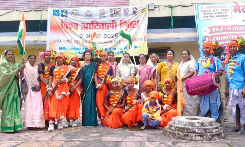 विश्व आदिवासी दिवस पर मनेन्द्रगढ़ में दिखी एकता की ताकत, सर्व आदिवासी समाज ने निकाली भव्य रैली 4 168 1