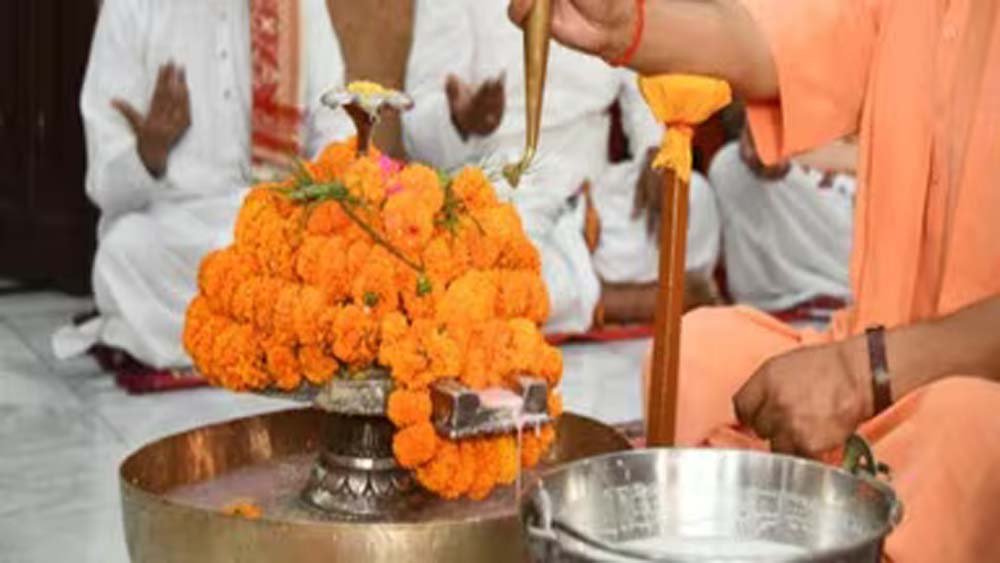 सावन सोमवार पर रुद्राभिषेक से पहले जान लें पूजा के सही समय 1 174 1