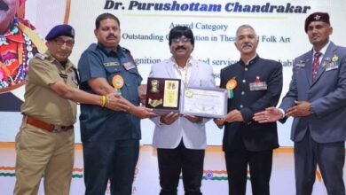 छत्तीसगढ़ की लोककला को राष्ट्रीय पहचान, डॉ. पुरुषोत्तम चंद्राकर को ‘राष्ट्रीय गौरव पुरस्कार’ से नवाजा गया 2 17A 1 2