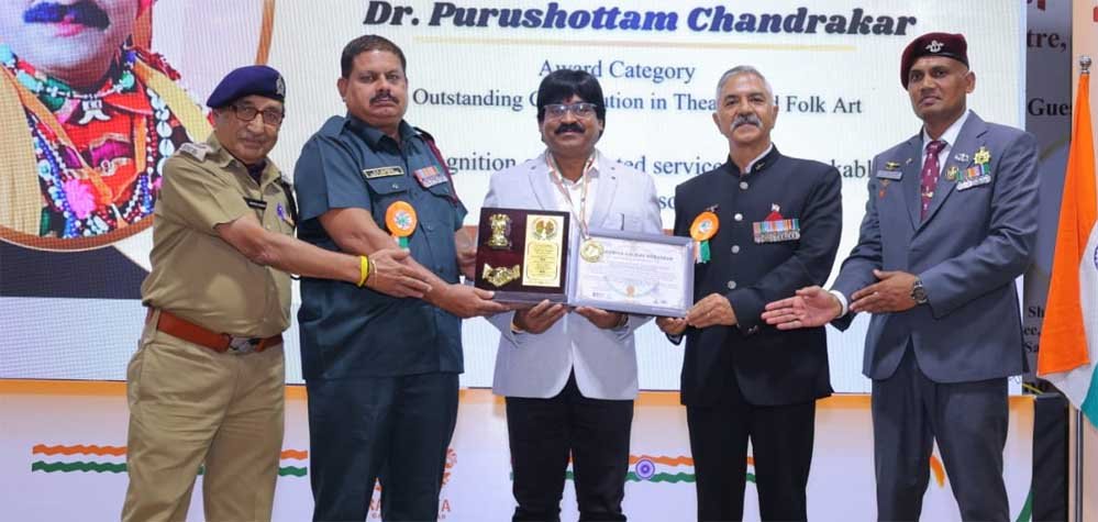 छत्तीसगढ़ की लोककला को राष्ट्रीय पहचान, डॉ. पुरुषोत्तम चंद्राकर को ‘राष्ट्रीय गौरव पुरस्कार’ से नवाजा गया 1 17A 1 2