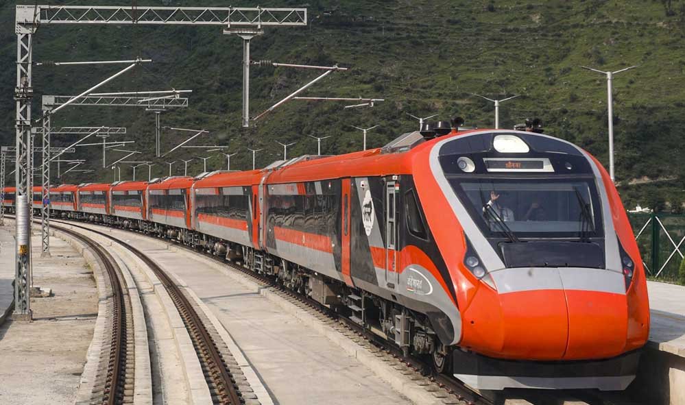 Vande Bharat का जलवा! 162 ट्रेनों में 3.98 करोड़ यात्रियों ने किया सफर, रेलवे की कमाई को मिली रफ्तार 1 17A 85
