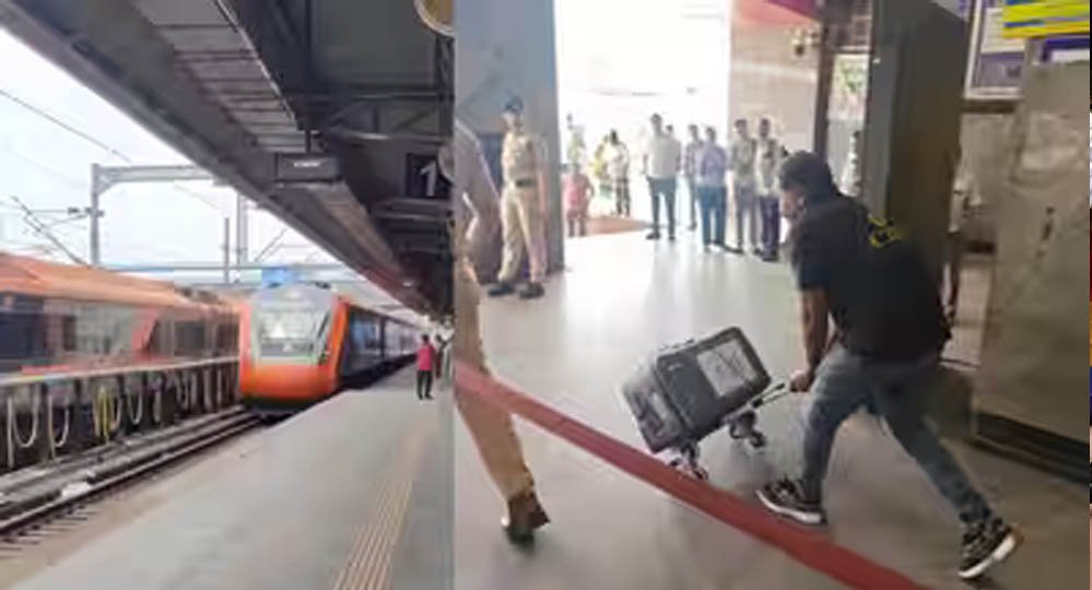 Vande Bharat बनी लाइफलाइन! सूरत से अहमदाबाद ट्रेन से पहुंचाया गया लाइव हार्ट, देश में पहली बार हुआ ऐसा 1 1A 36 2