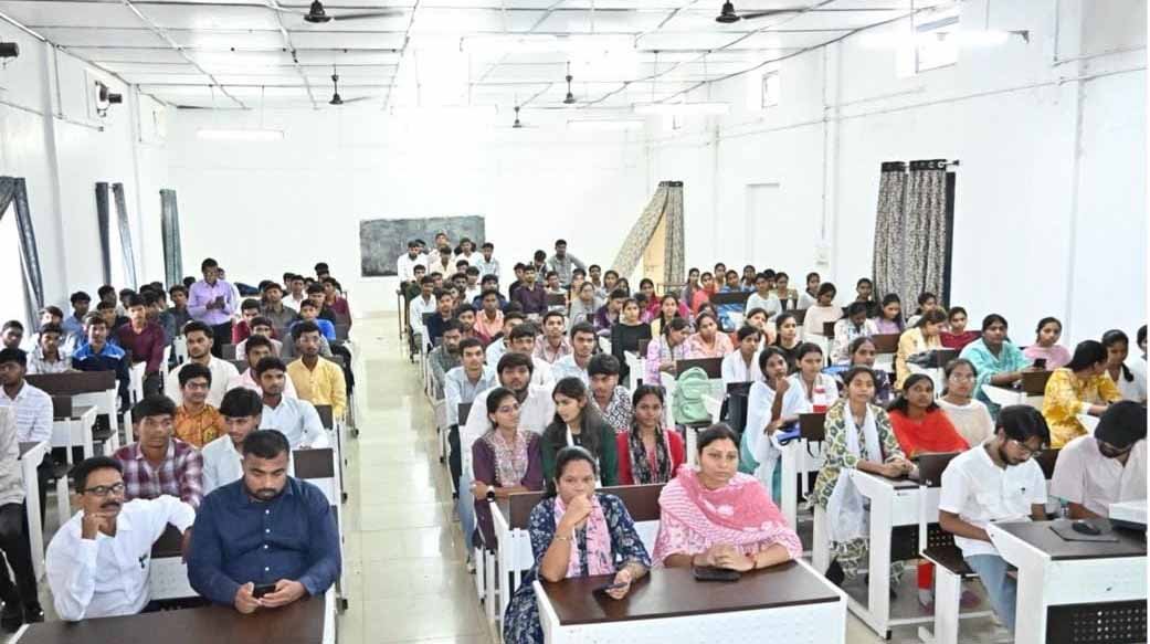 ‘बदलते समय में स्किल अपडेट ही सफलता का आधार’ 1 2 30