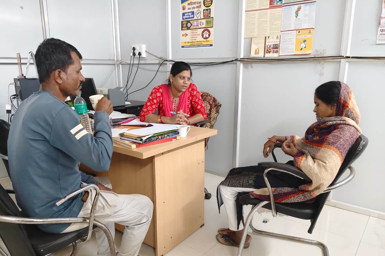 सफर में भटकी बिहार की महिला को मिला नया सहारा 1 3A 2095