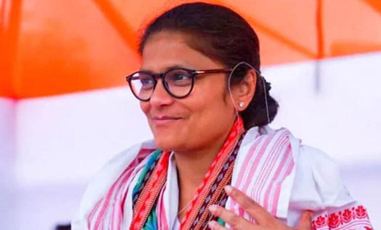 सुष्मिता देव ने क्यों कहा 'संघ परिवार बेहतर'? BJP में शामिल होने के बाद खोले कई राजनीतिक राज 3 4A 219