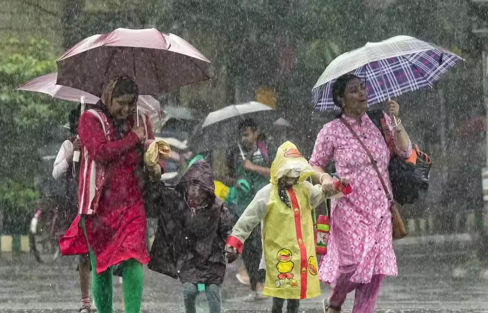मौसम का बड़ा अलर्ट! 10 राज्यों में बारिश-आंधी का खतरा, UP में भी तेज हवाओं और बारिश की संभावना 1 4A 73
