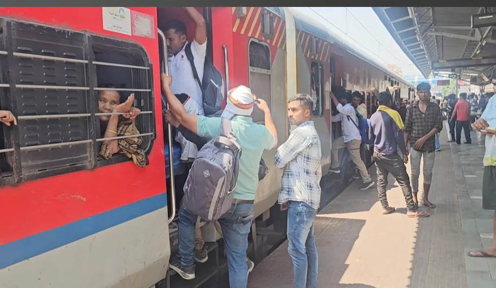 ट्रेन में सफर करने वालों के लिए जरूरी खबर! क्या है रेलवे का 5 मिनट वाला नियम, जानिए पूरी जानकारी 1 5A 36