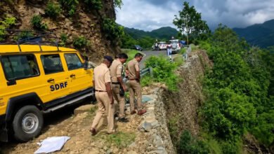 Devprayag-Pauri Road Accident: 250 फीट गहरी खाई में समाई बोलेरो, एक ही परिवार के 5 लोगों की मौत 4 7A 81 3