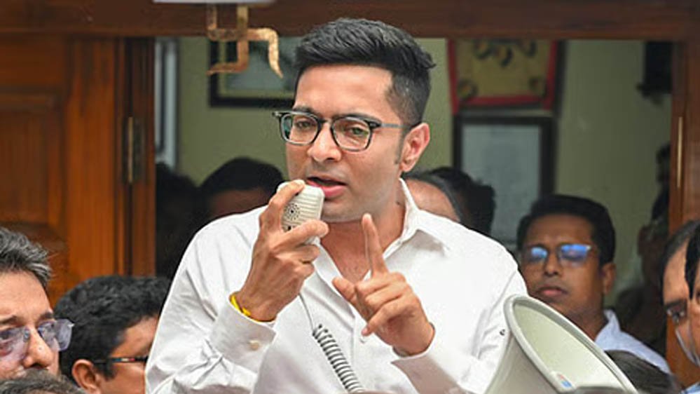 अभिषेक बनर्जी ने कलकत्ता हाईकोर्ट के फैसले को दी चुनौती, विदेश में इलाज पर बढ़ी कानूनी हलचल 1 8A 241