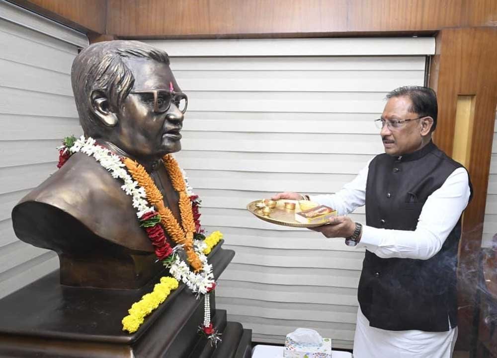 अटल जी के संकल्प और दूरदर्शी नेतृत्व ने छत्तीसगढ़ को दी नई पहचान, सुशासन और अंत्योदय की राह पर आगे बढ़ रहा प्रदेश : मुख्यमंत्री साय 1 Atal 03