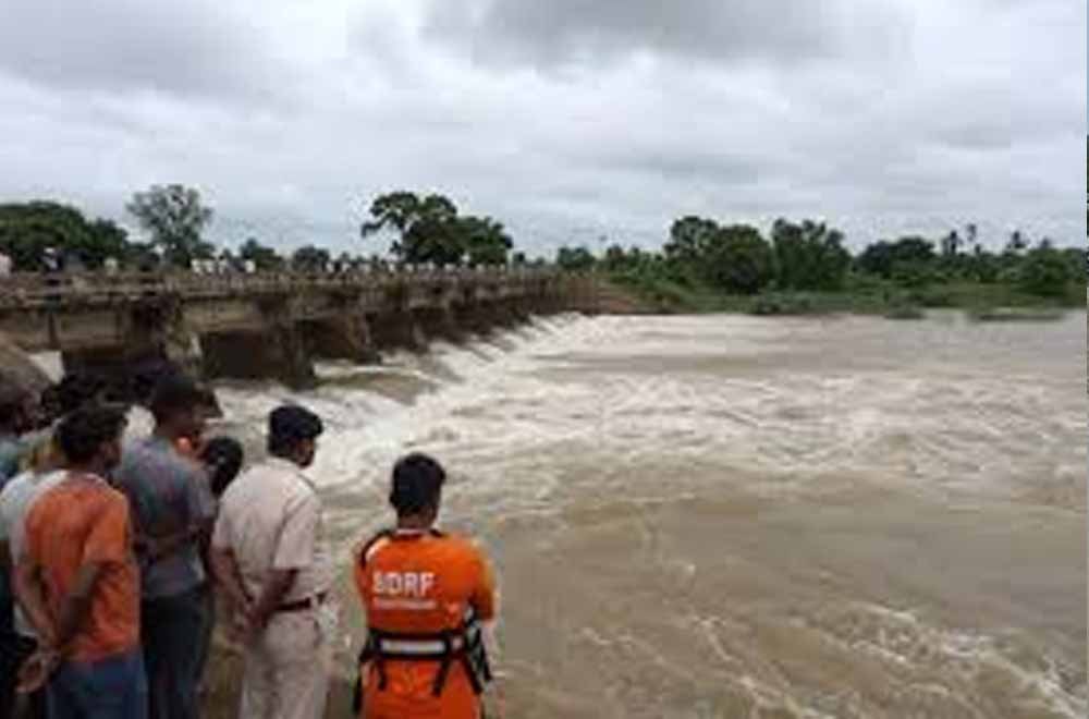 छत्तीसगढ़ के धमतरी में बड़ा हादसा, मछुआरे का शव मिला, मासूम समेत 2 का नहीं लगा सुराग 1 Chhattisgarh News 01 3 1