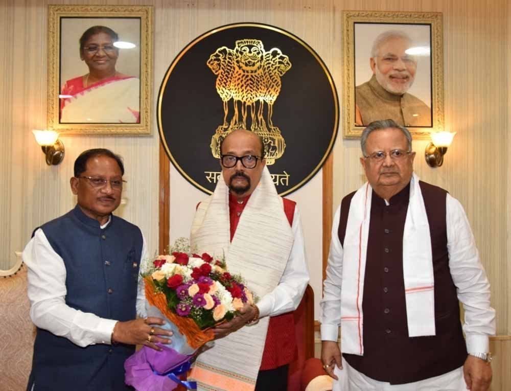 CM साय ने राज्यपाल रमेन डेका को सौंपा ₹5 करोड़ का चेक, असम बाढ़ पीड़ितों को मिलेगी मदद 1 Chhattisgarh News 01 3 14